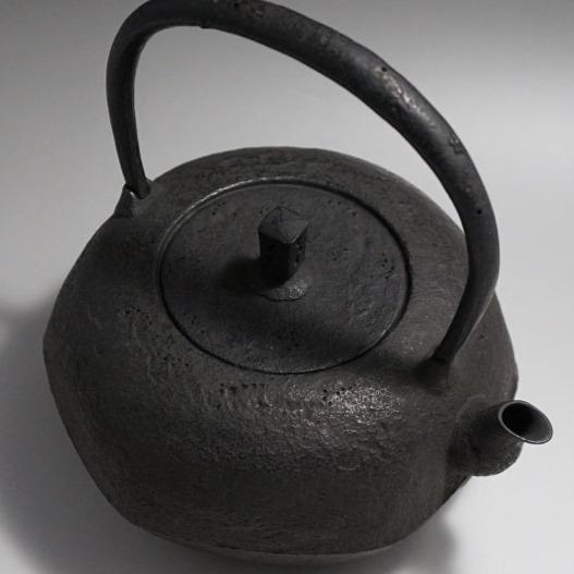 Kikko Gata Shape Japan Tetsubin Iron Kettle by Koizumi Nizaemon XI - OVP Tea