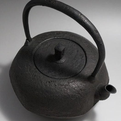Kikko Gata Shape Japan Tetsubin Iron Kettle by Koizumi Nizaemon XI - OVP Tea