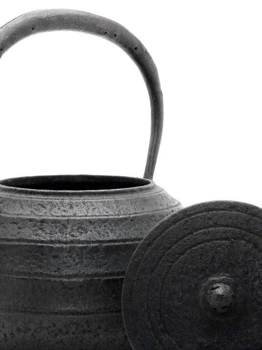 Mentori Tamabuchi Higashiyama Gata Shape Japan Tetsubin Iron Kettle by Koizumi Nizaemon XI