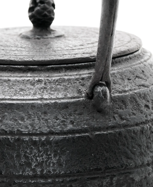 Mentori Tamabuchi Higashiyama Gata Shape Japan Tetsubin Iron Kettle by Koizumi Nizaemon XI