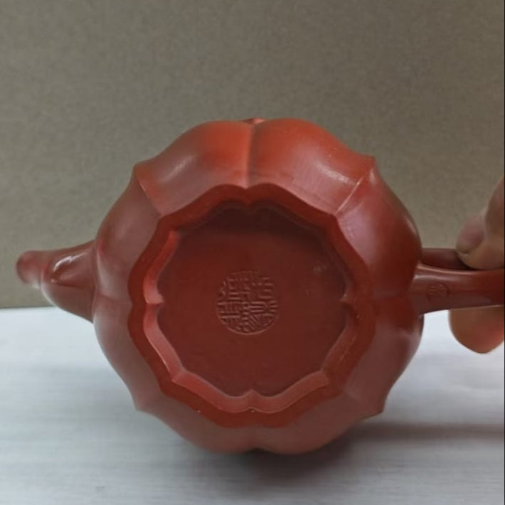 Zisha teapot RONG TIAN, handmade by artist Level 3, YANG Fei（L3-2021）Zhu Ni (Copy)